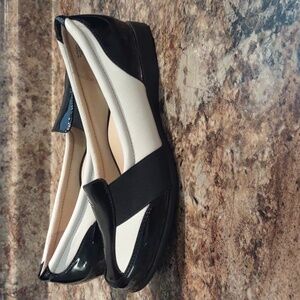 Taryn Rose Traveler Taurus Loafers